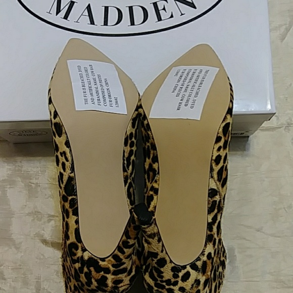 Steve Madden Carey Leopard Booties - Picture 5 of 5